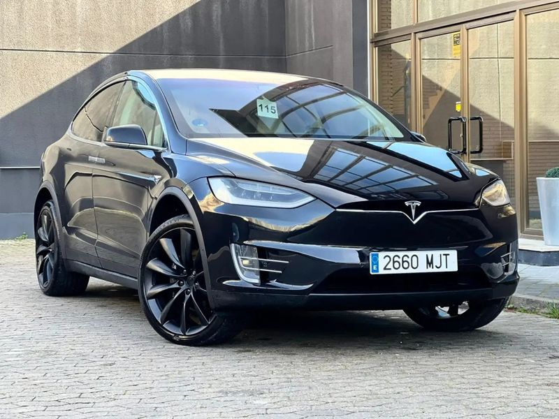 Tesla Model X • 2018 • 95,000 km 1