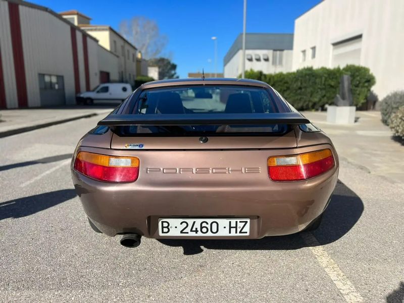 Porsche 928 • 1987 • 99,990 km 6