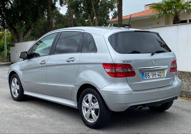 Mercedes-Benz Class B • 2009 • 182,000 km 4