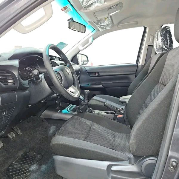 Toyota Hilux • 2021 • 20,000 km 3
