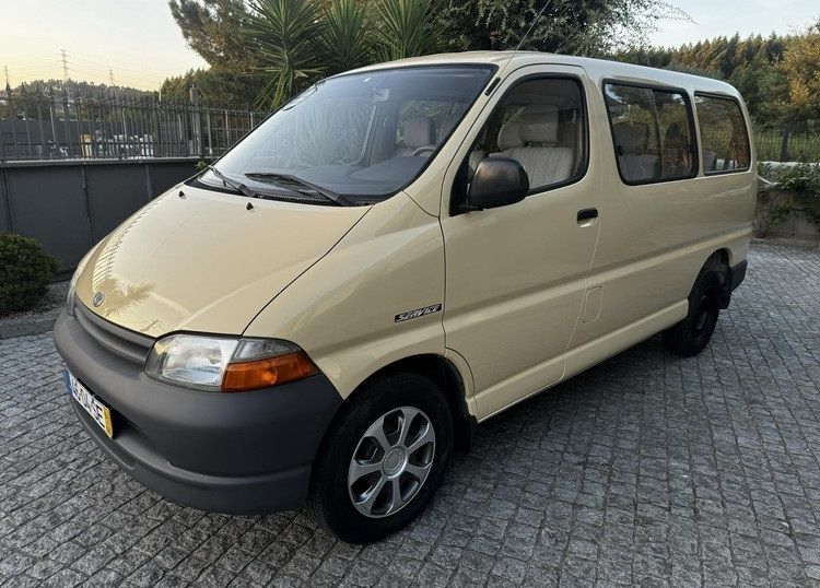 Toyota Hiace Van • 2001 • 449,999 km 2