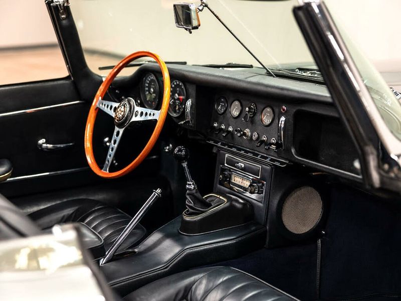 Jaguar E-PACE • 1967 • 42,690 km 36