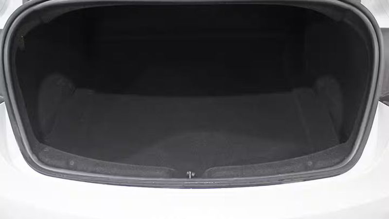 Tesla Model 3 • 2024 • 2,750 km 7