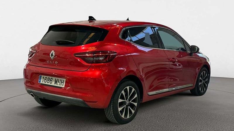 Renault Clio • 2023 • 5,750 km 5