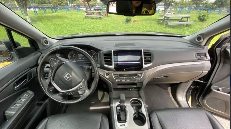Honda Ridgeline • 2017 • 94,000 km 5