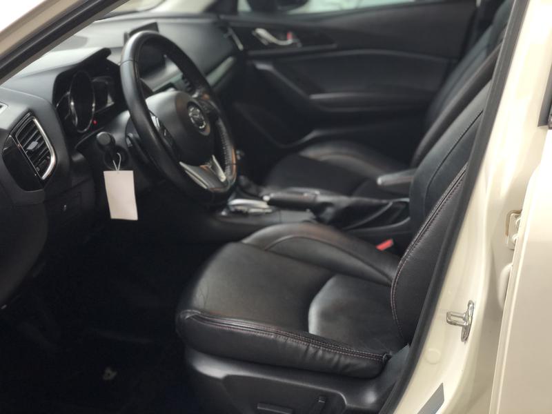 Mazda 3 • 2016 • 51,000 km 1