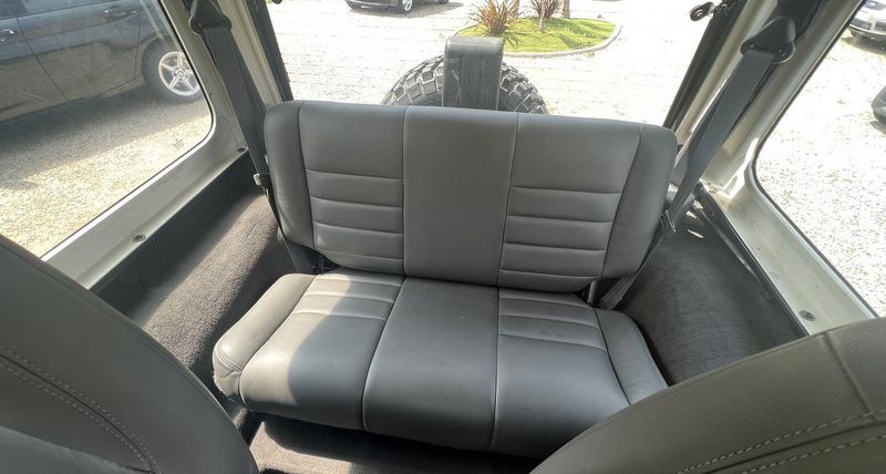 Jeep Cherokee • 1999 • 60,000 km 3