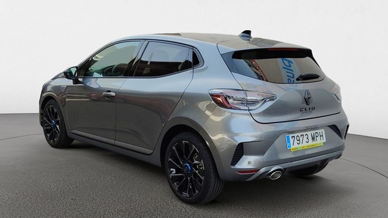 Renault Clio • 2024 • 1,020 km 3