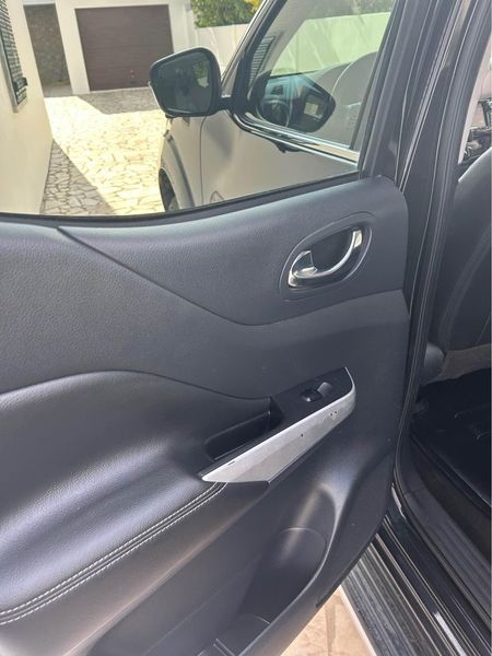 Nissan Navara • 2019 • 104,000 km 4