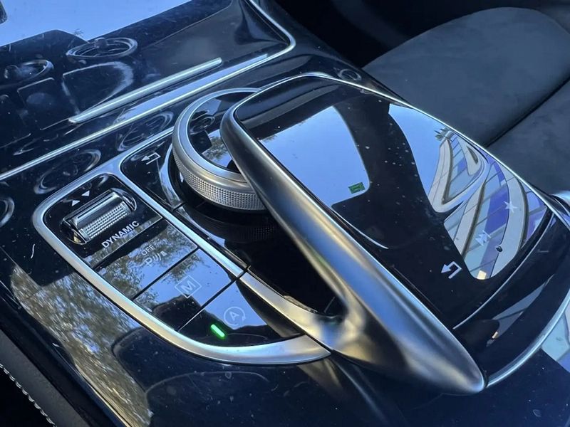 Mercedes-Benz GLC • 2019 • 55,000 km 11