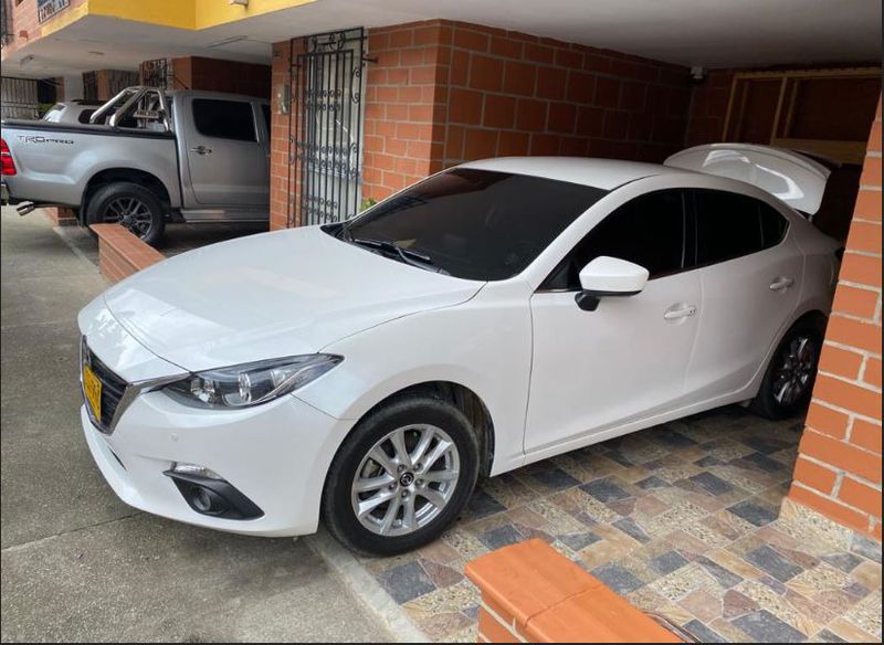 Mazda 3 • 2016 • 52,000 km 1