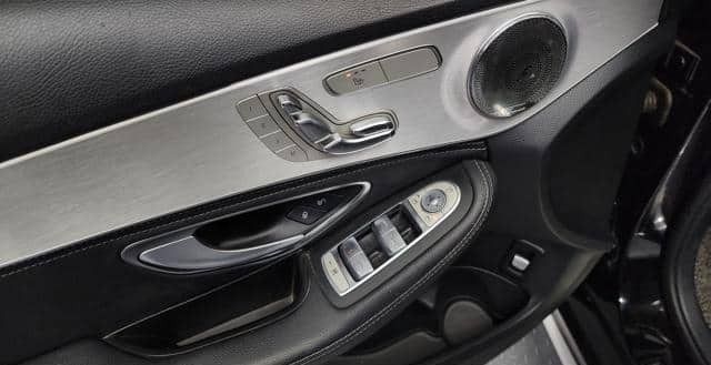 Mercedes-Benz C-Class • 2015 • 98,000 km 27