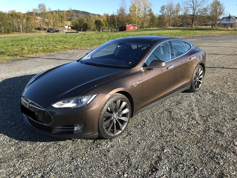 Tesla Model S • 2014 • 107,500 km 1