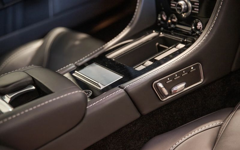Aston Martin DBS • 2013 • 13,000 km 9