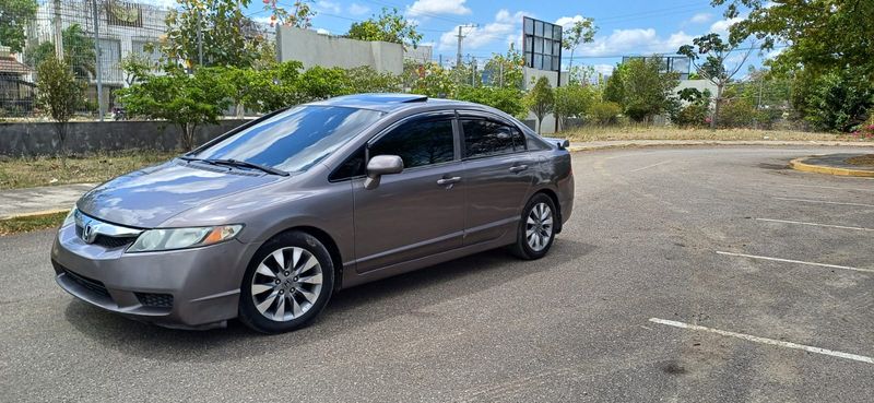 Honda Civic • 2009 • 200,000 km 4