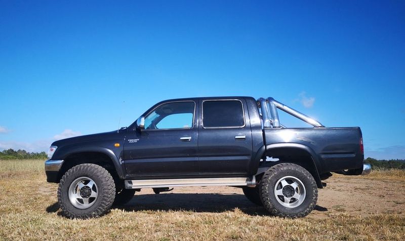 Toyota Hilux • 1999 • 256,000 km 2