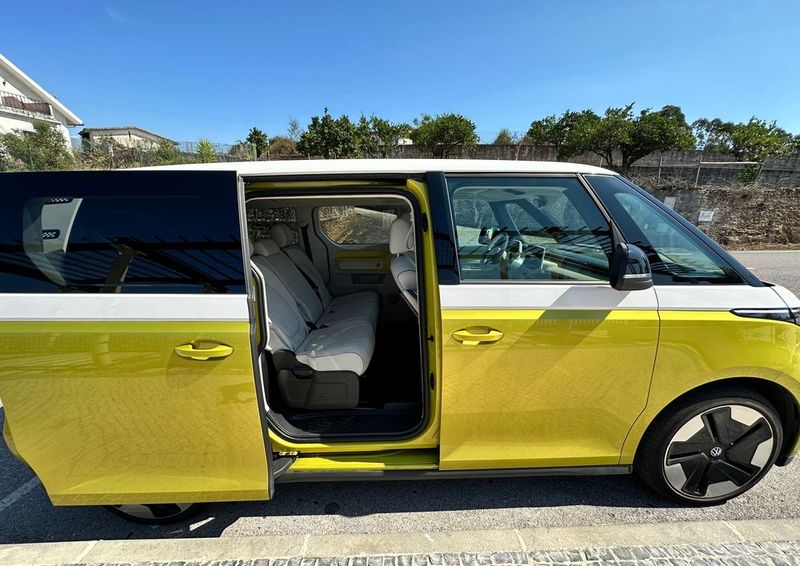 Volkswagen ID.4 • 2023 • 35,200 km 1