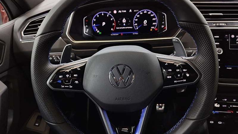 Volkswagen Tiguan • 2023 • 10,800 km 12