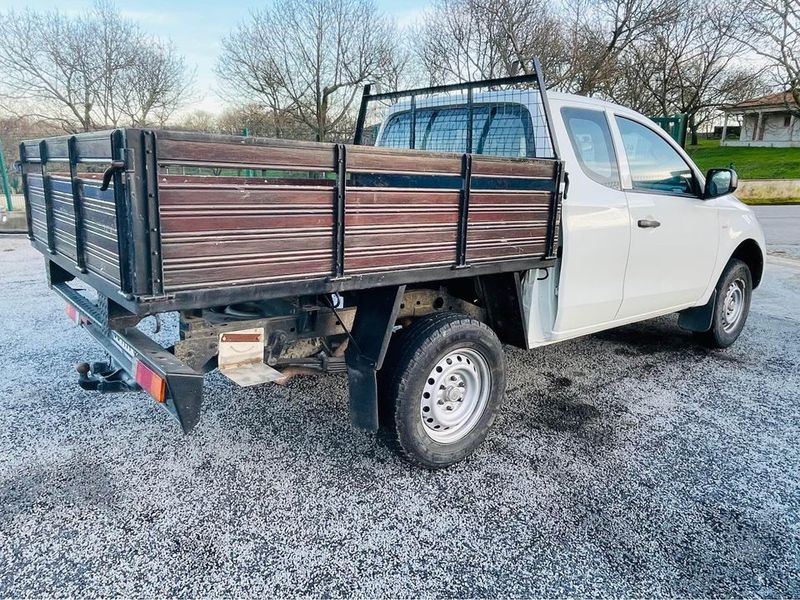 Toyota Hilux • 2016 • 204,000 km 4