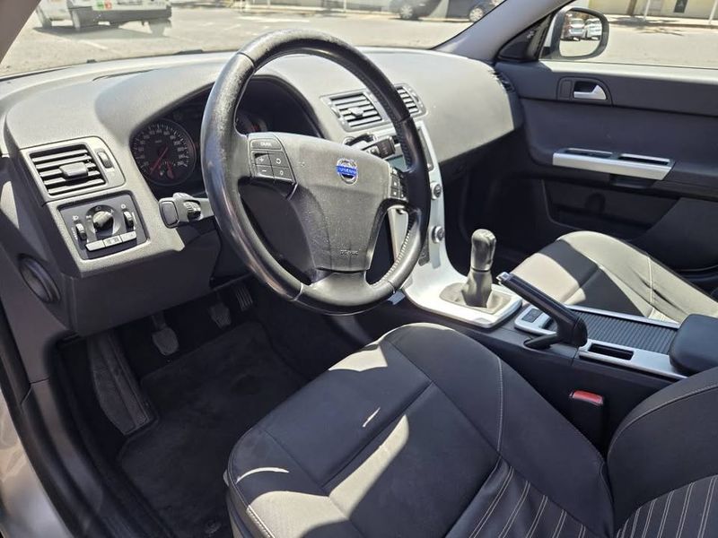 Volvo S40 • 2011 • 110,000 km 3