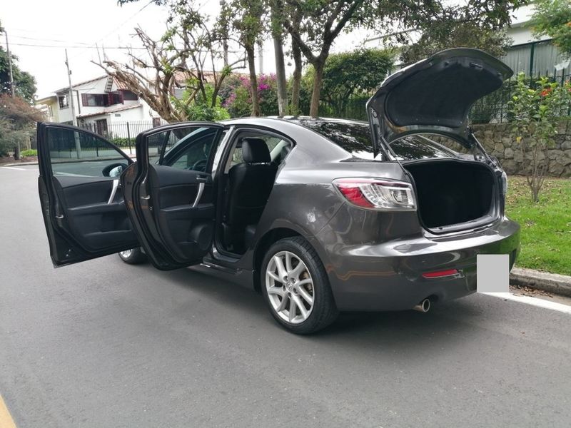 Mazda 3 • 2014 • 92,000 km 5