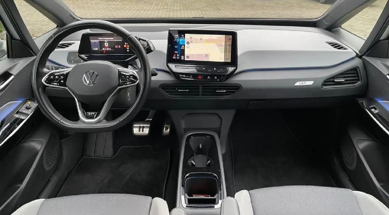 Volkswagen ID.4 • 2020 • 61,800 km 10