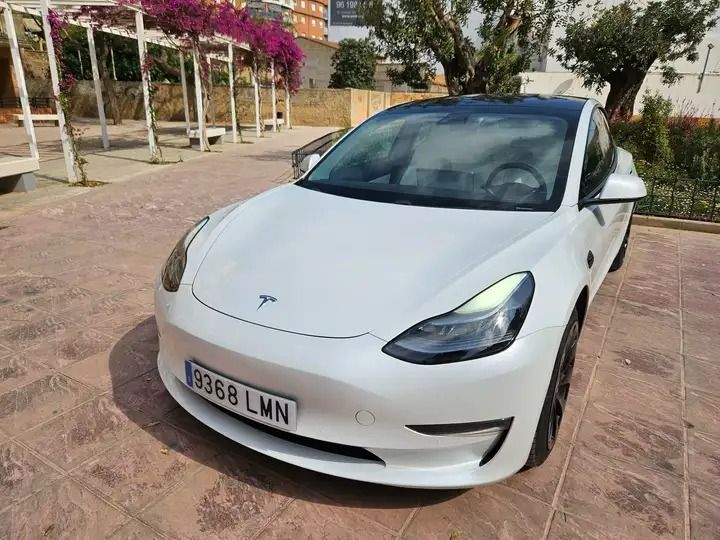 Tesla Model 3 • 2021 • 68,000 km 4