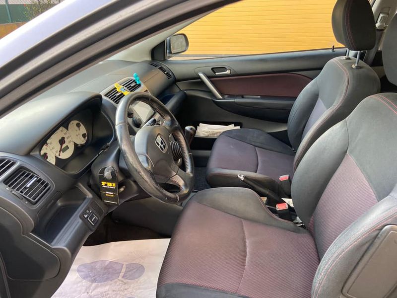 Honda Civic • 2006 • 152,000 km 9