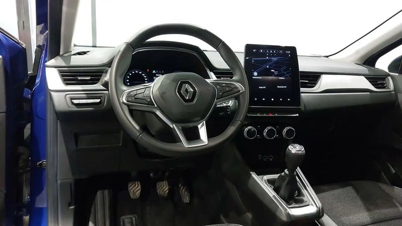 Renault Captur • 2023 • 8,238 km 5