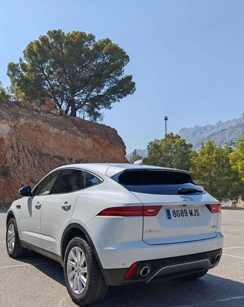 Jaguar E-PACE • 2018 • 96,500 km 18