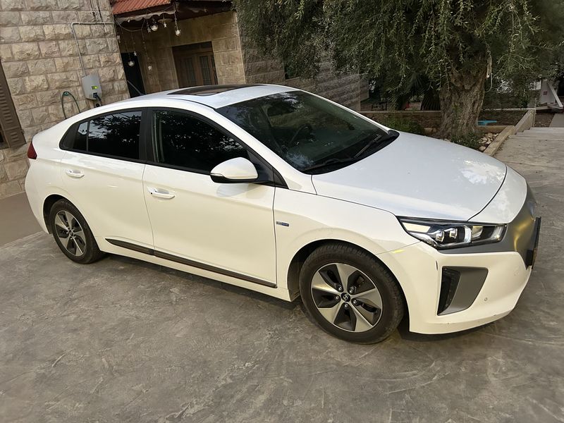 Hyundai Ioniq Electric • 2019 • 230 km 1