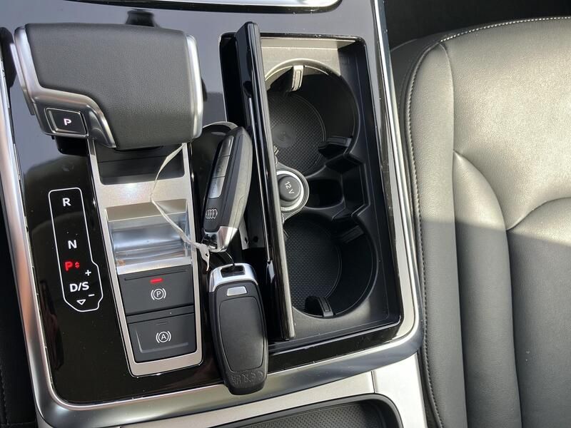 Audi Q7 • 2024 • 12,743 km 15