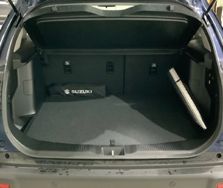 Suzuki SX4 • 2023 • 2,500 km 8