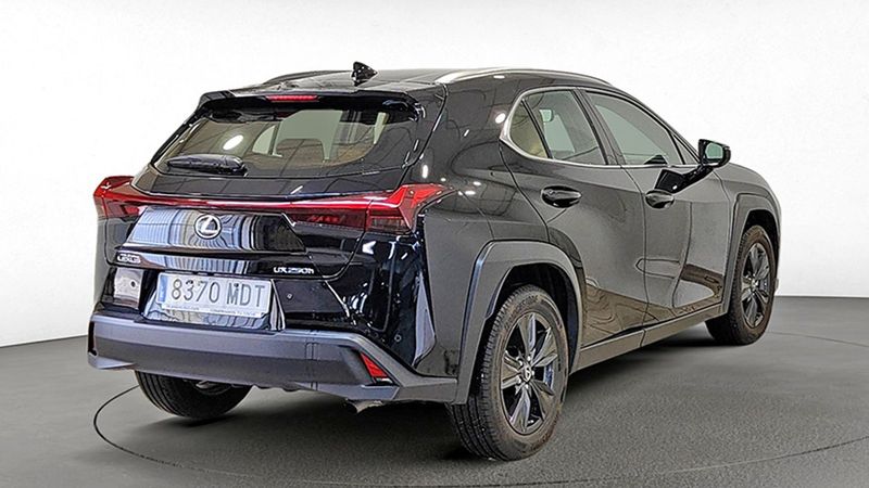 Lexus UX • 2023 • 14,192 km 3