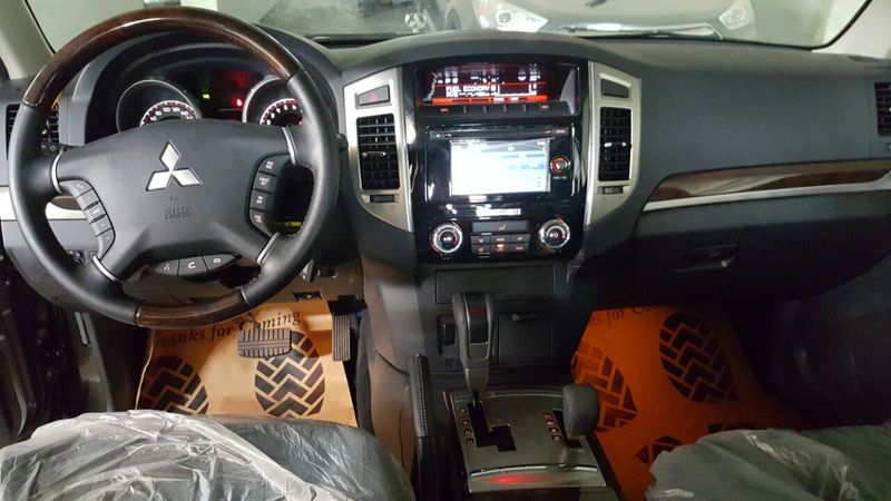 Mitsubishi Pajero Sport • 2017 • 50,000 km 3