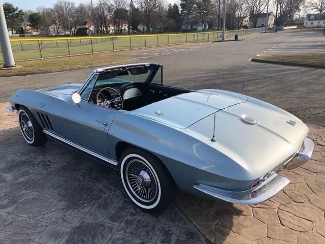 Chevrolet Corvette • 1966 • 113,700 km 9
