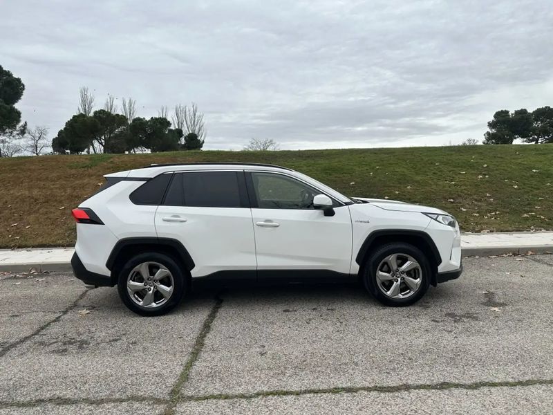 Toyota RAV4 • 2020 • 139,000 km 5