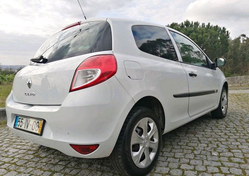 Renault Clio • 2010 • 450,000 km 2