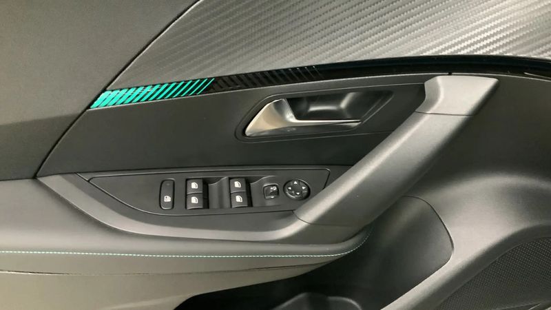 Peugeot 2008 • 2022 • 23,800 km 6