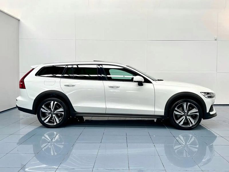 Volvo V60 • 2019 • 125,000 km 14