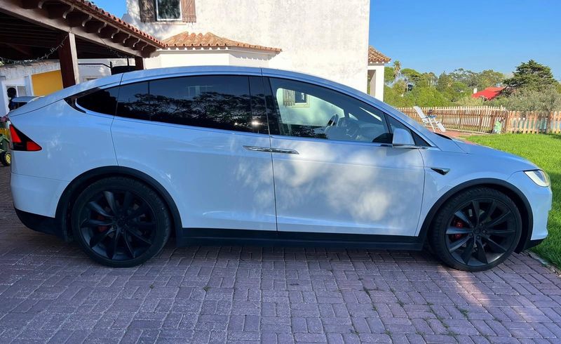Tesla Model X • 2020 • 72,000 km 3