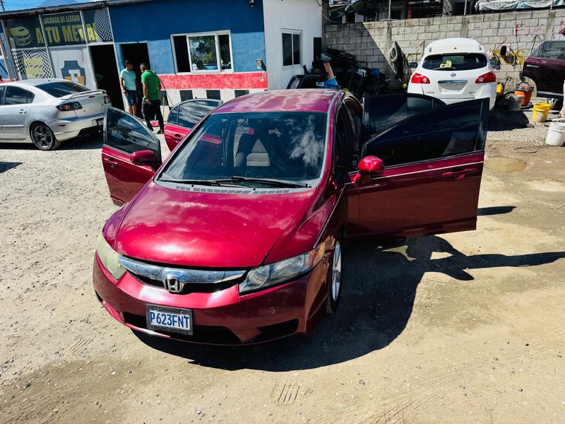 Honda Civic • 2010 • 121,000 mi 2