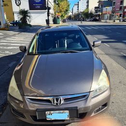 Honda Accord • 2006 • 245,000 km 3