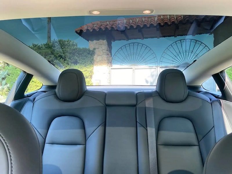 Tesla Model 3 • 2022 • 30,500 km 10