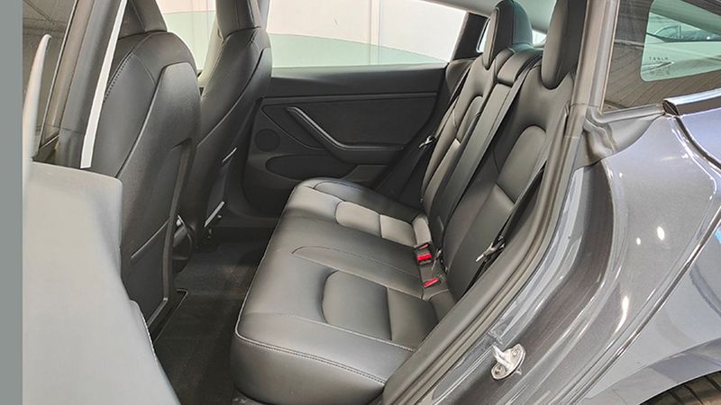 Tesla Model 3 • 2023 • 26,548 km 9