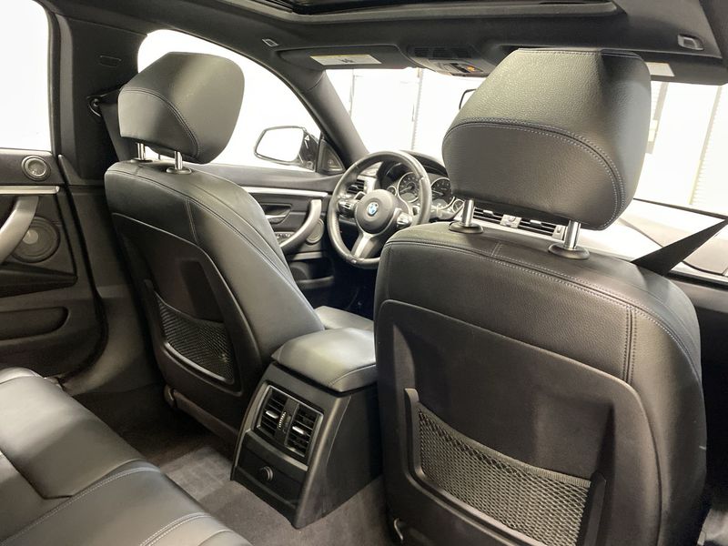 BMW 4 Series • 2019 • 17,429 km 8