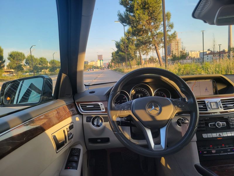 Mercedes-Benz E-Class • 2015 • 240,000 km 11