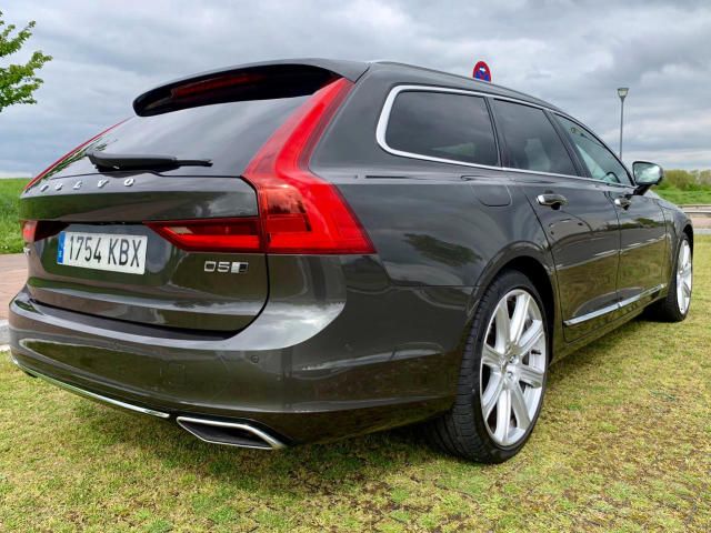 Volvo V90 • 2017 • 119,000 km 2