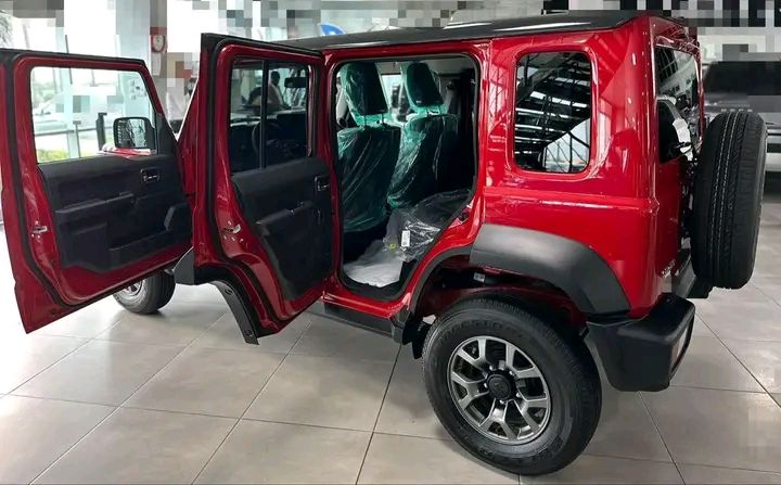 Suzuki Jimny • 2023 • 37,000 km 2