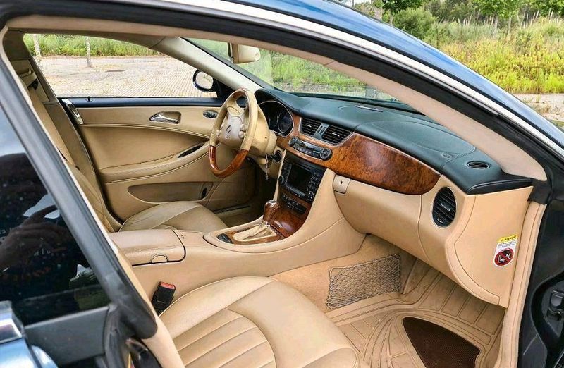 Mercedes-Benz 260 - 560 SE • 2006 • 30,000 km 2